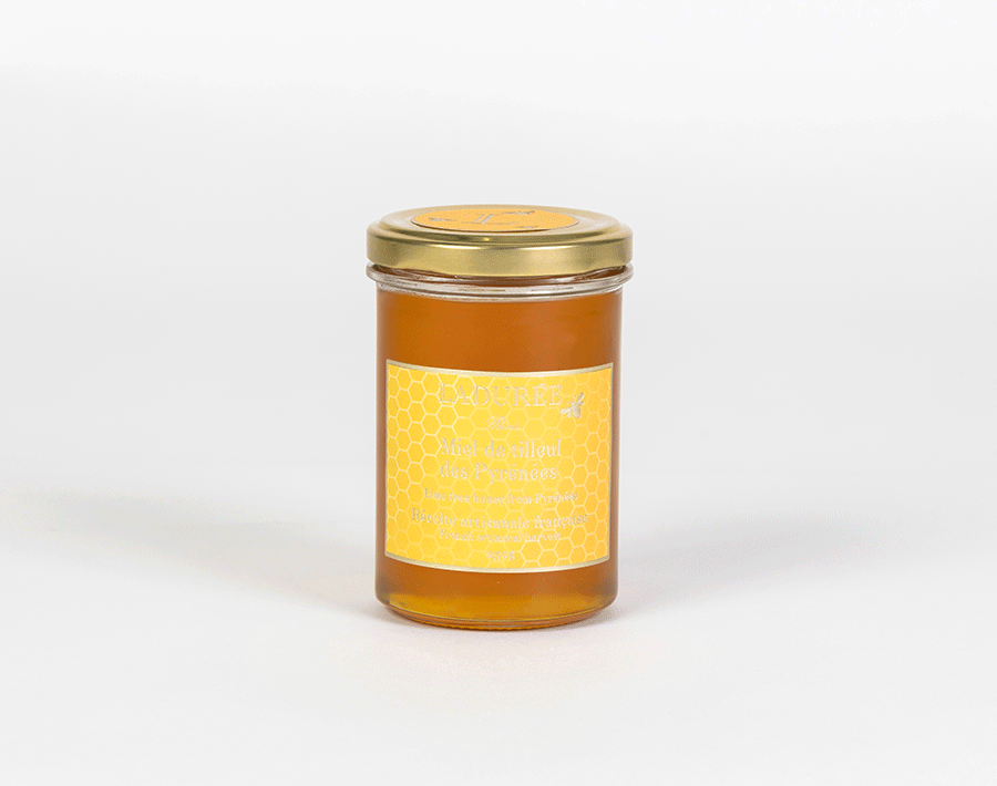 Linden honey is distinctive for its minty, slightly bitter, fresh taste. This honey is sought-after for its soothing virtues, making it ideal for blending into herbal teas.