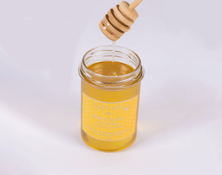 Acacia honey harvested in the Béarn region can be enjoyed on a slice of bread, in yoghurt or to sweeten a cup of tea.