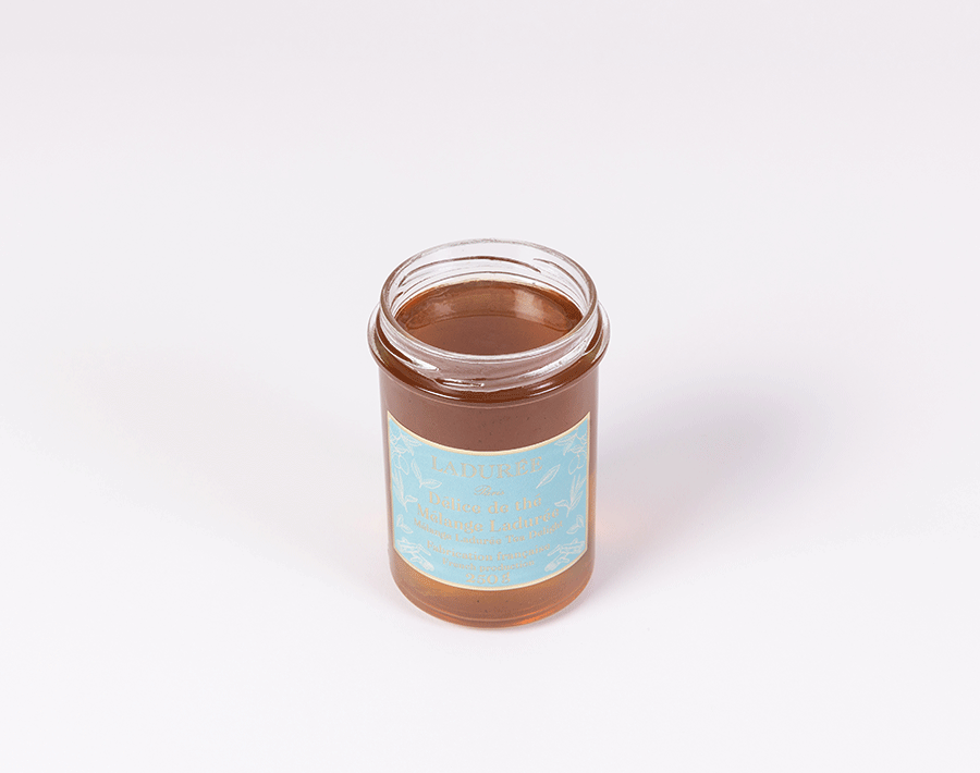 Discover our jelly made from an infusion of Ladurée tea and cane sugar in copper cauldrons using traditional techniques.