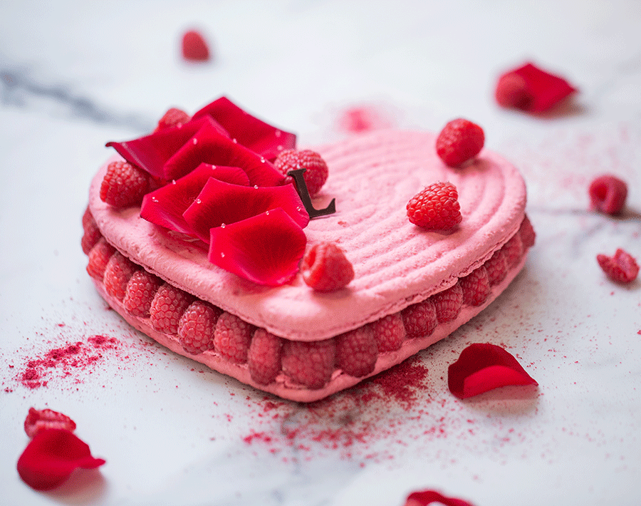 Ispahan cĆur Craquez pour l'iconique de la Maison LadurĂ©e : l'Ispahan, en forme de cĆur pour l'occasion. CrĂ©dits photo : Pierre Monetta.