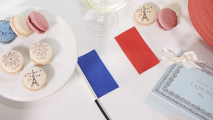 Celebrate July 14th with Ladurée. An exclusive box of macaroons printed for the occasion.