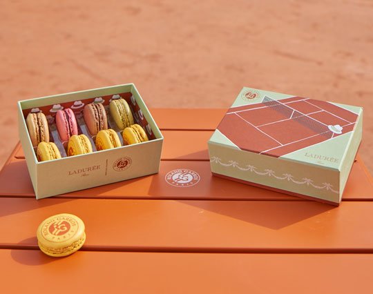 A very chic box of macarons