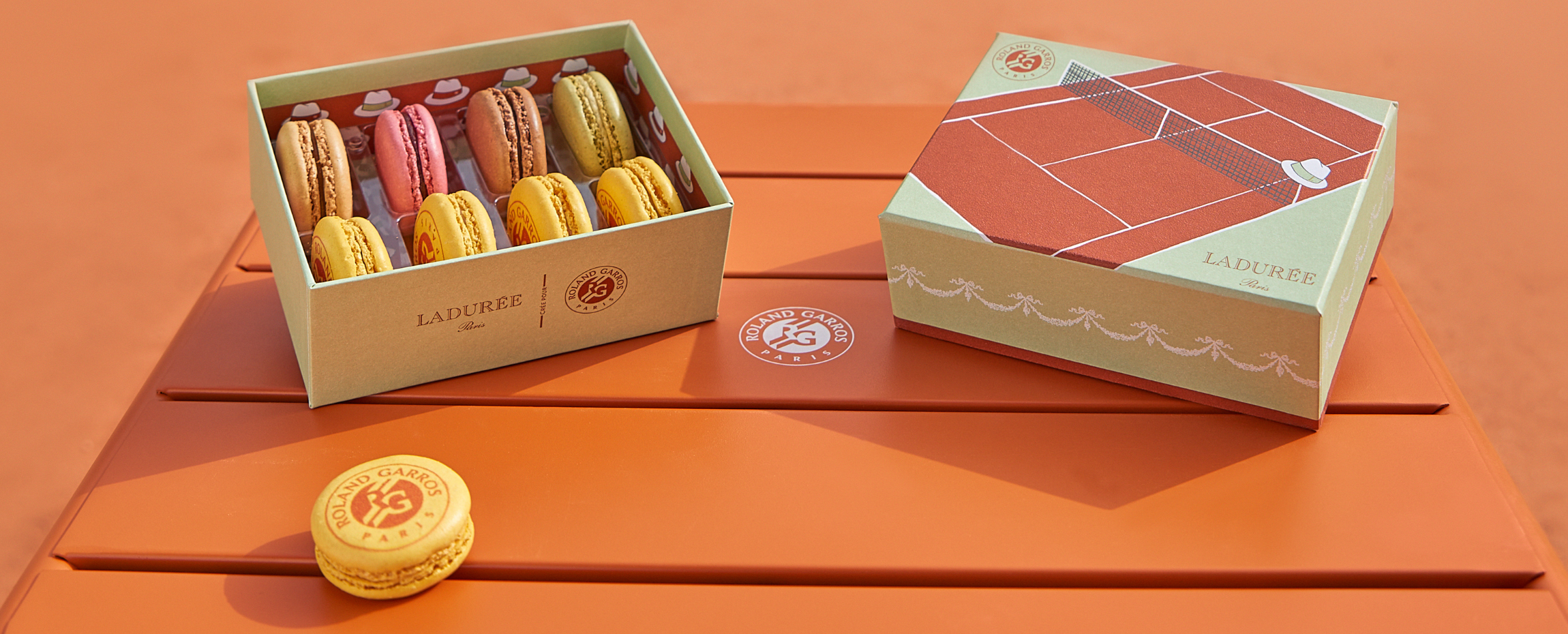 A box with the Roland Garros colors