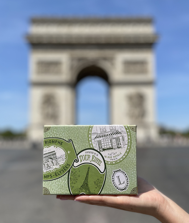 the "Paris ville lumière" box set, with its iconic and instantly recognizable monuments: the Eiffel Tower, the Arc de Triomphe and, of course, the historic Ladurée boutique on Rue Royale.