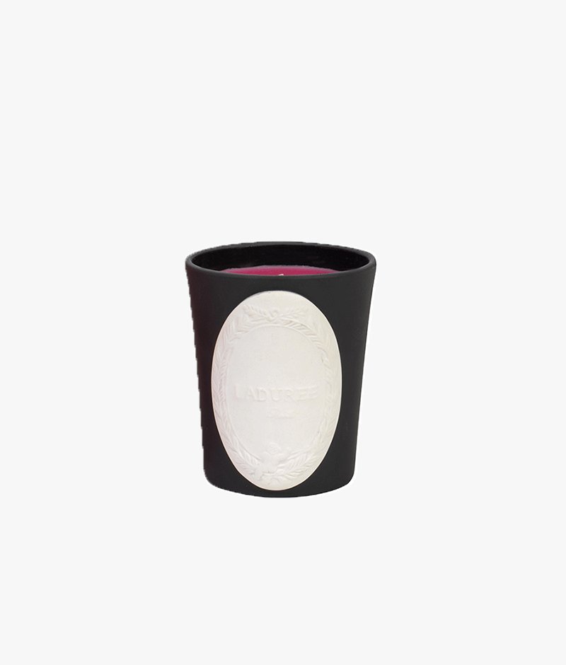Like a bewitching dance in a warm, spicy, floral breath, the candle diffuses volutes of jasmine, rose, sandalwood, patchouli and amber.