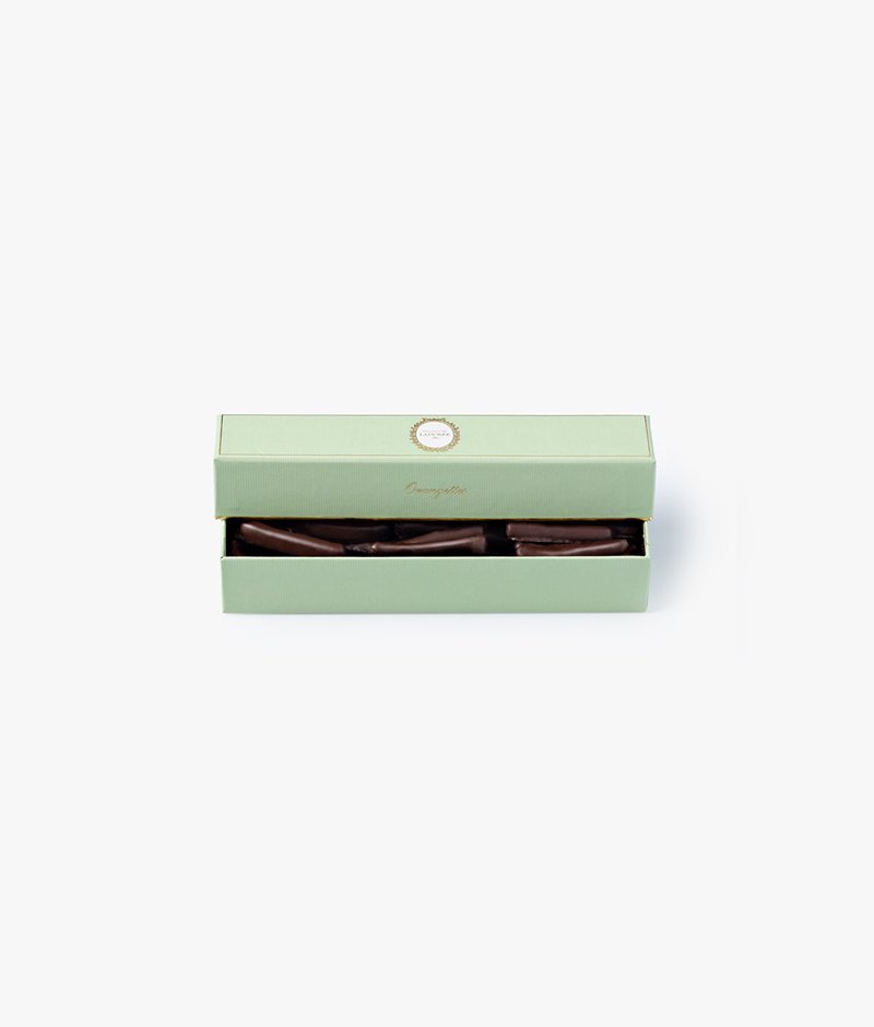 A box of generous slices of candied orange covered with a fruity dark chocolate. (160g)
