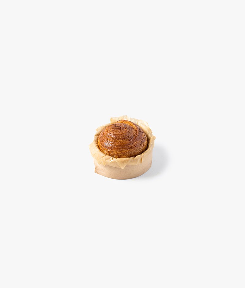 A delicious, fluffy brioche flavored with fresh butter and pearl sugar. A sweet return to childhood. All viennoiserie is served with a small napkin.