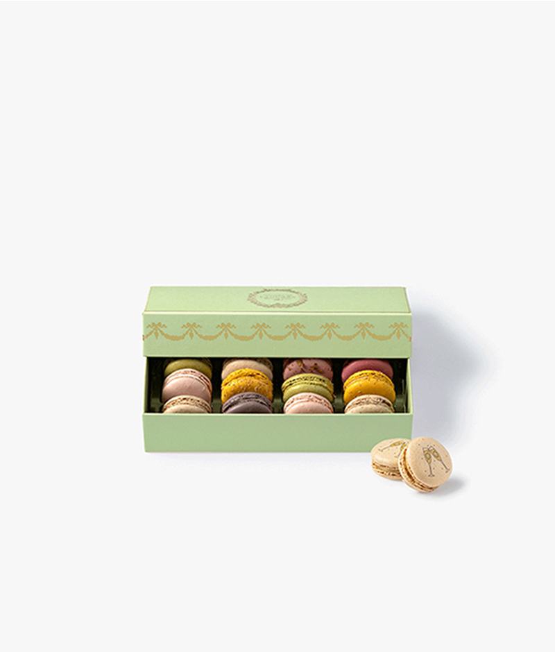 Celebrating a birth? A happy couple to congratulate? Celebrate the occasion with our box of 12 macarons featuring the Maison's iconic fragrances, three of which are beautifully decorated.