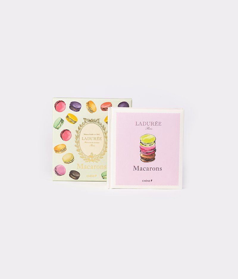Ladurée pays tribute to the macaron in this attractive boxed set! In this book, you'll discover the flavors and recipes, and find all these sweet treats on a delightful poster...
