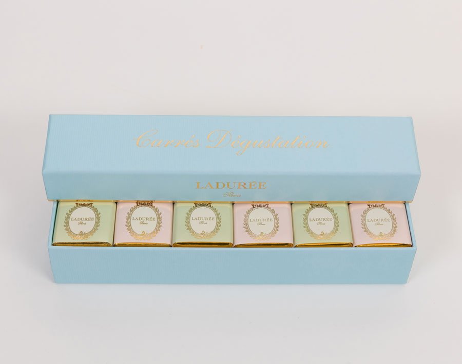 coffret chocolat - Ladurée 21 chocolat noir et 21 chocolats au lait